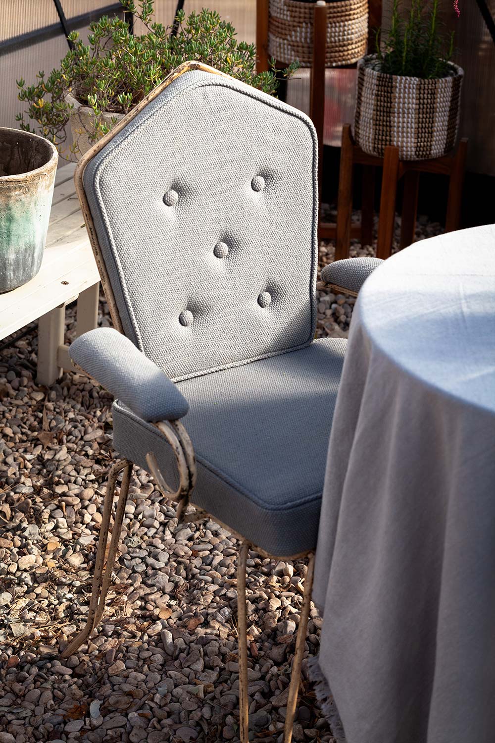 Upholstered iron chair Elizabeth model by OFELIA Home & Decor | Simply beautiful
